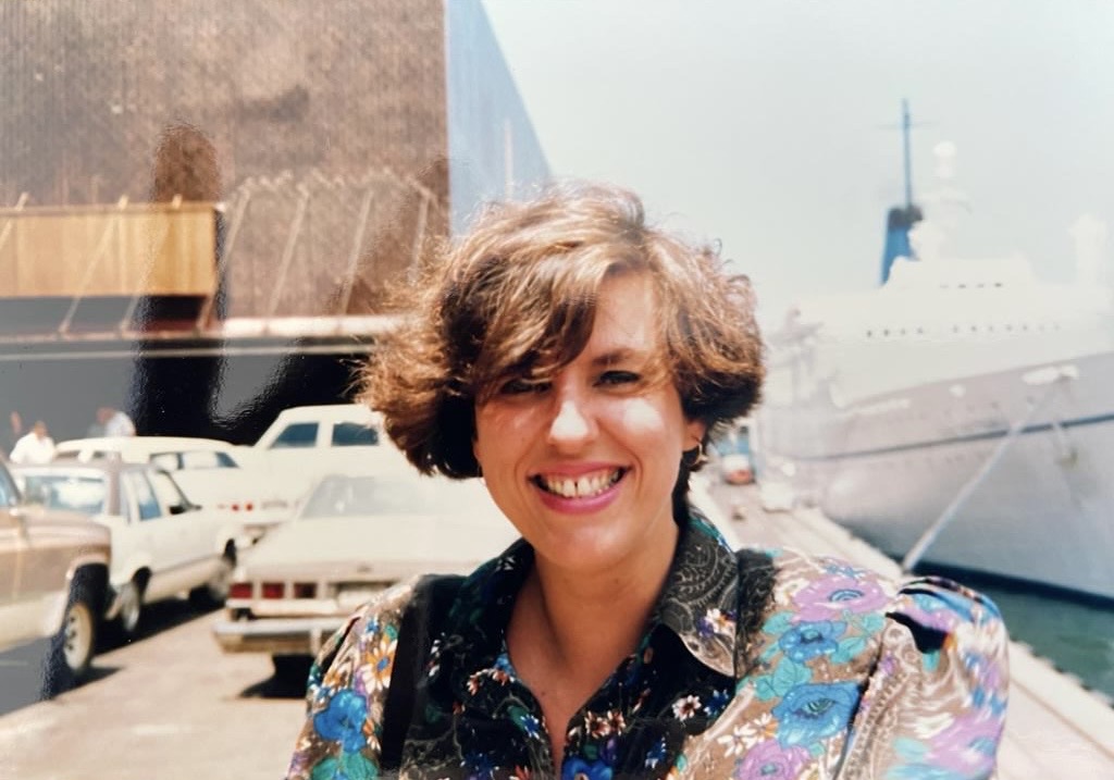 Marilucy Beltran en el Puerto de La Guaira atendiendo al barco de Chandis Fantasy Cruises: The Victoria